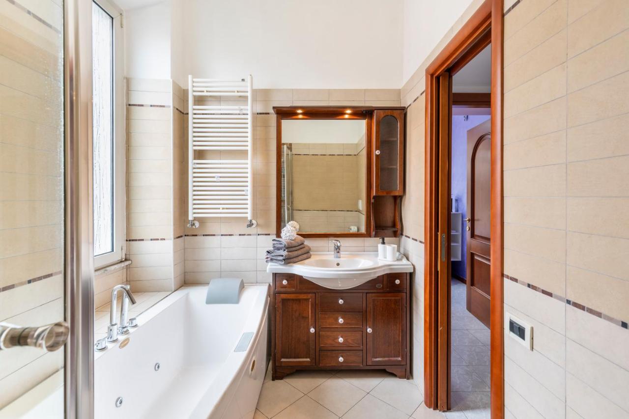 Appartamento Hostly - Domus Happya - Dream In The Appia Antica Park Roma Esterno foto